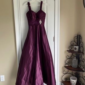 Heavy satin prom/wedding gown I have 2 same gowns listed 2 sizes